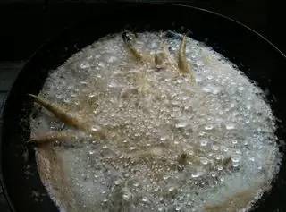 无骨鸡爪爆款榜第一,无骨黑鸡爪超脆