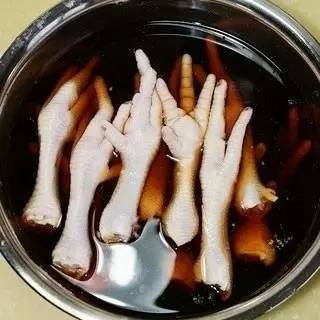 无骨鸡爪爆款榜第一,无骨黑鸡爪超脆