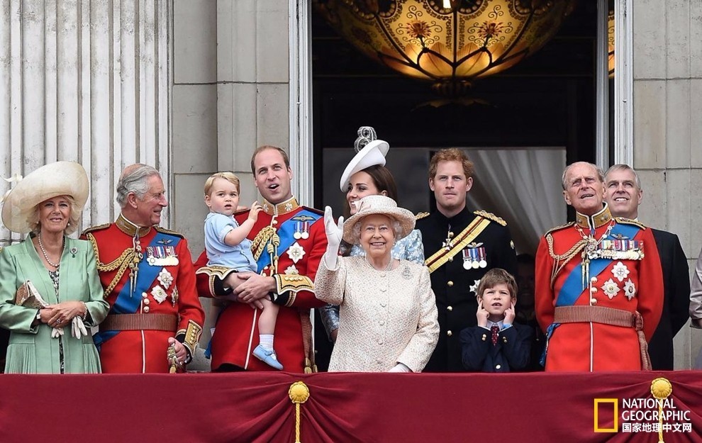 伊丽莎白女王二世从0岁到82岁,超长待机英国女王