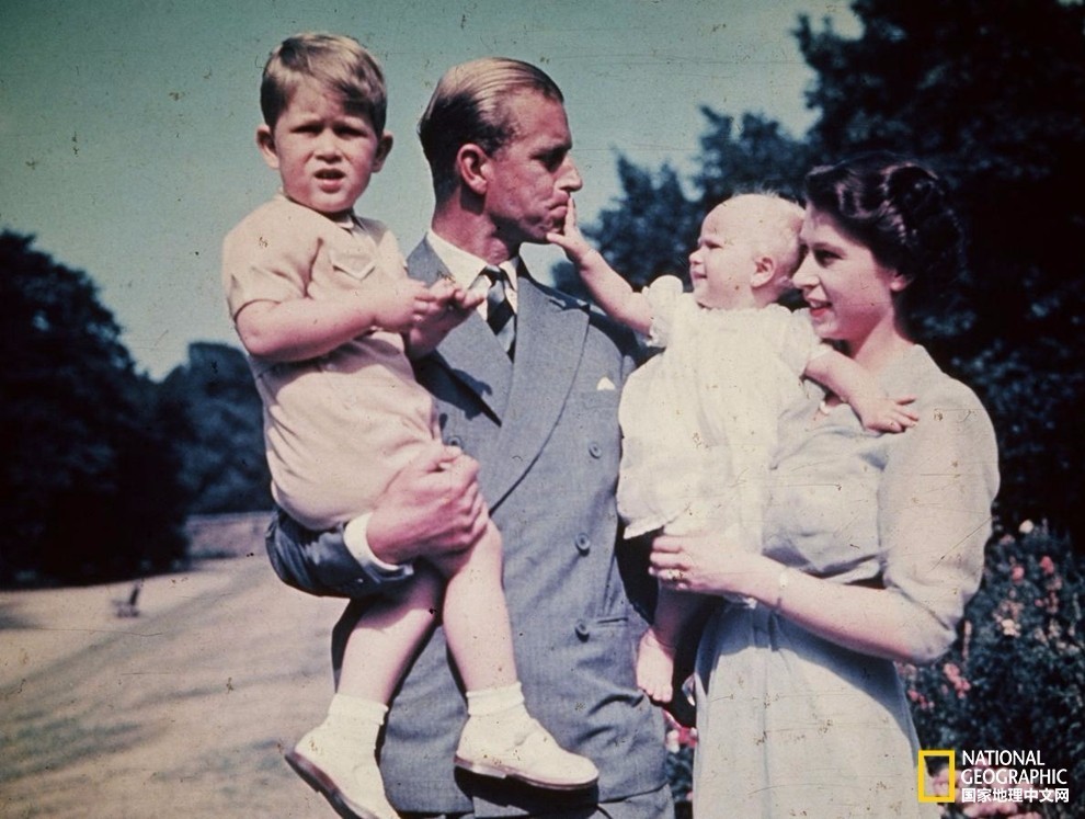 伊丽莎白女王二世从0岁到82岁,超长待机英国女王