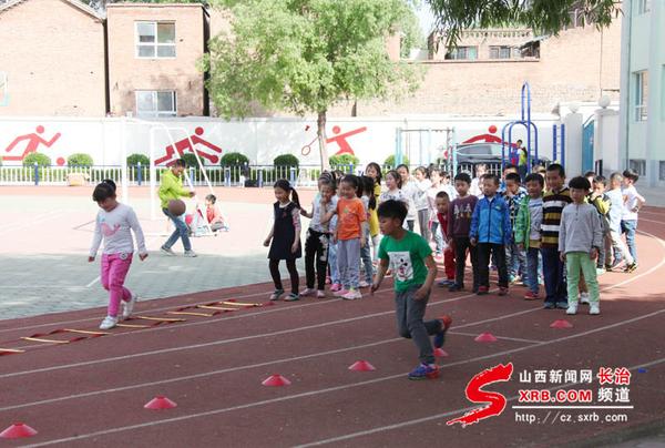 小学足球公开课热身活动,足球公开课放松活动