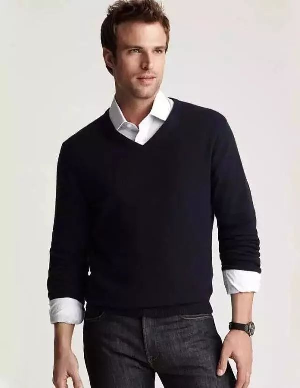 男士穿什么颜色毛衣好搭配呀,男士毛衣从上往下平肩毛衣