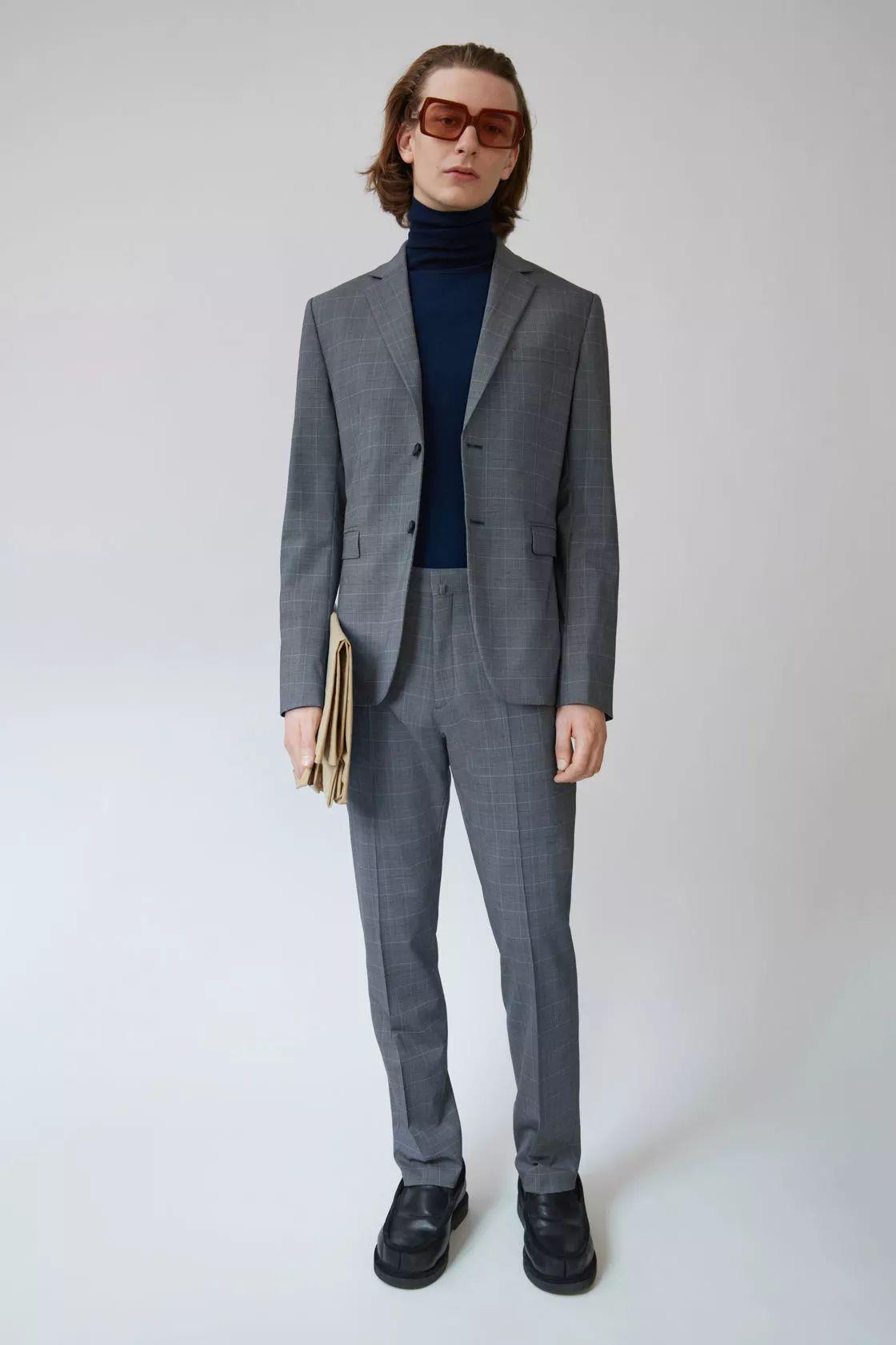 20岁适合穿的西装,哪个牌子中年人的西装性价比高