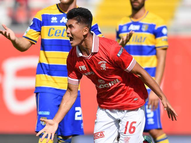 年仅19岁就入了尤文图斯法眼,这朝鲜妖星狠狠打了中超一耳光!