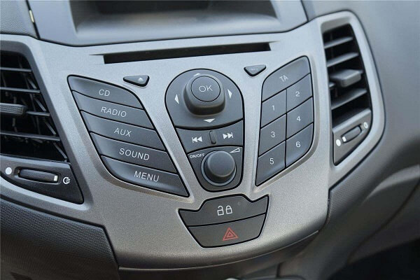 听改装师的福克斯原车音响系统分析,网友说:我想换车!