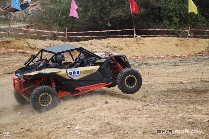 上周末，*江阳**打造了一场越野狂欢嘉年华，现场燃爆……｜自驾地理