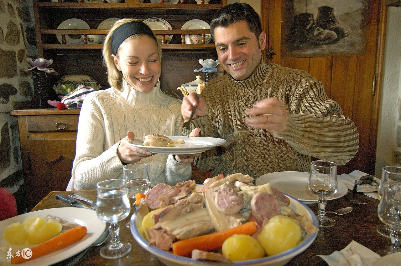 很纠结要不要嫁给他怎么办,要不要嫁给他就和他父母吃顿饭