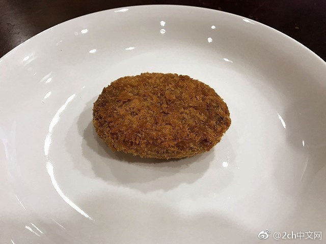 日本网民吐槽：乌龙派出所里阿两发明的可乐饼的吃法超级好吃