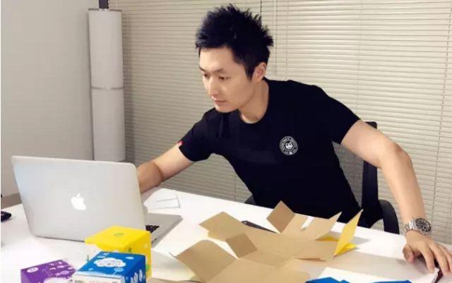 他用一片互联网卫生巾，捕获千万少女心