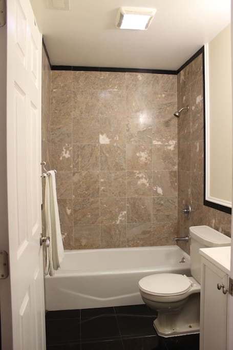 跟合肥闺蜜合租60平公寓，简单改装很温馨，房东看了竟免一月房租