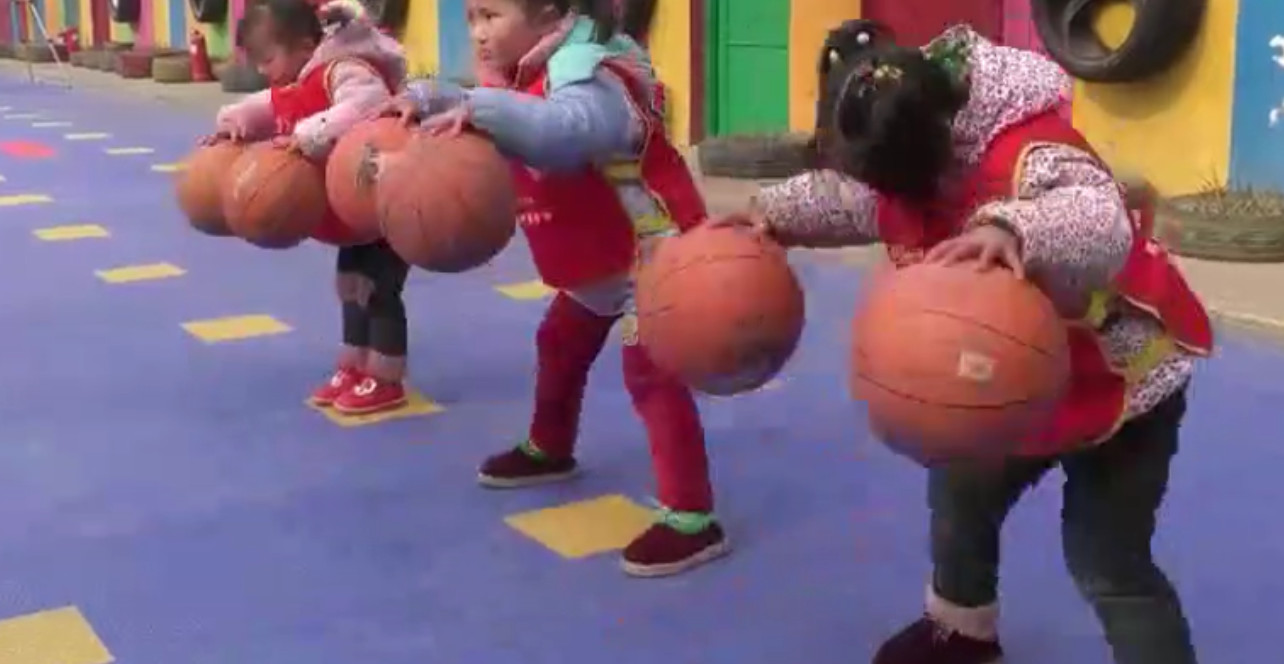 4-6岁儿童花样篮球操教学,幼儿园花式篮球操27人