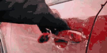 车子下雪冻住了怎么处理,爱车各个位置被冻住应该如何解冻