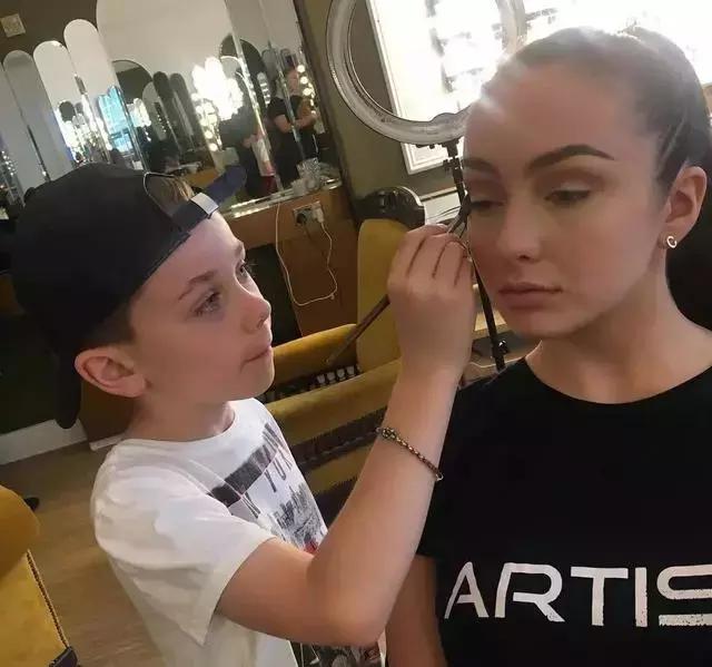 儿童一步一步教你学化妆,小孩一步一步教你学化妆