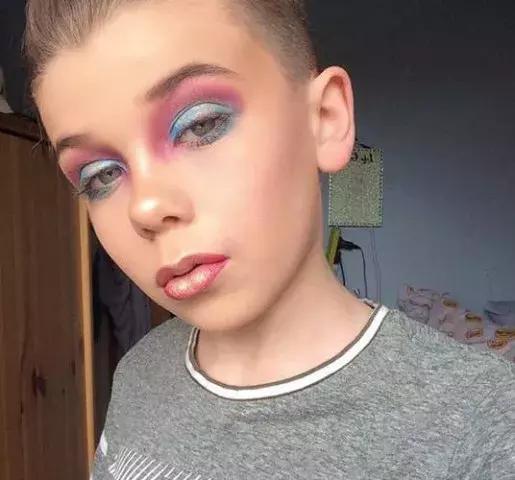 儿童一步一步教你学化妆,小孩一步一步教你学化妆