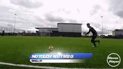 足球教程教你如何穿裆戏耍对手,足球防人时怎么防穿裆