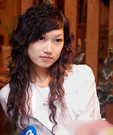 脸型大适合什么发型刘海,脸型大适合哪种发型显脸小