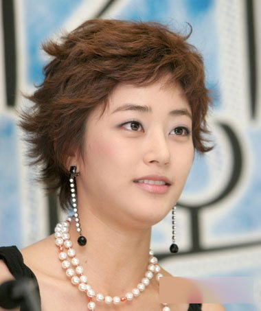 脸型大适合什么发型刘海,脸型大适合哪种发型显脸小