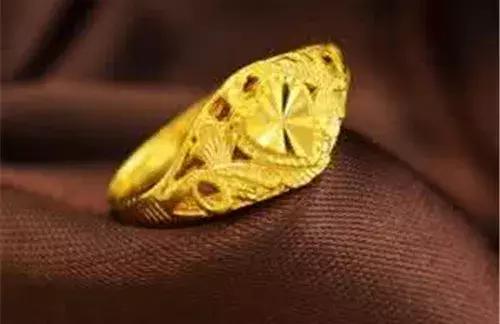 戴黄金皮肤发黑怎么办,纯黄金戴手上发黑怎么回事