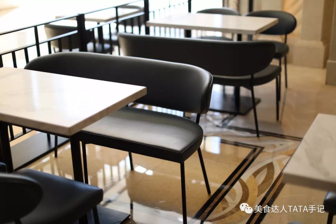 一不留神就掉进坑里,一不留神就会掉进一个大坑