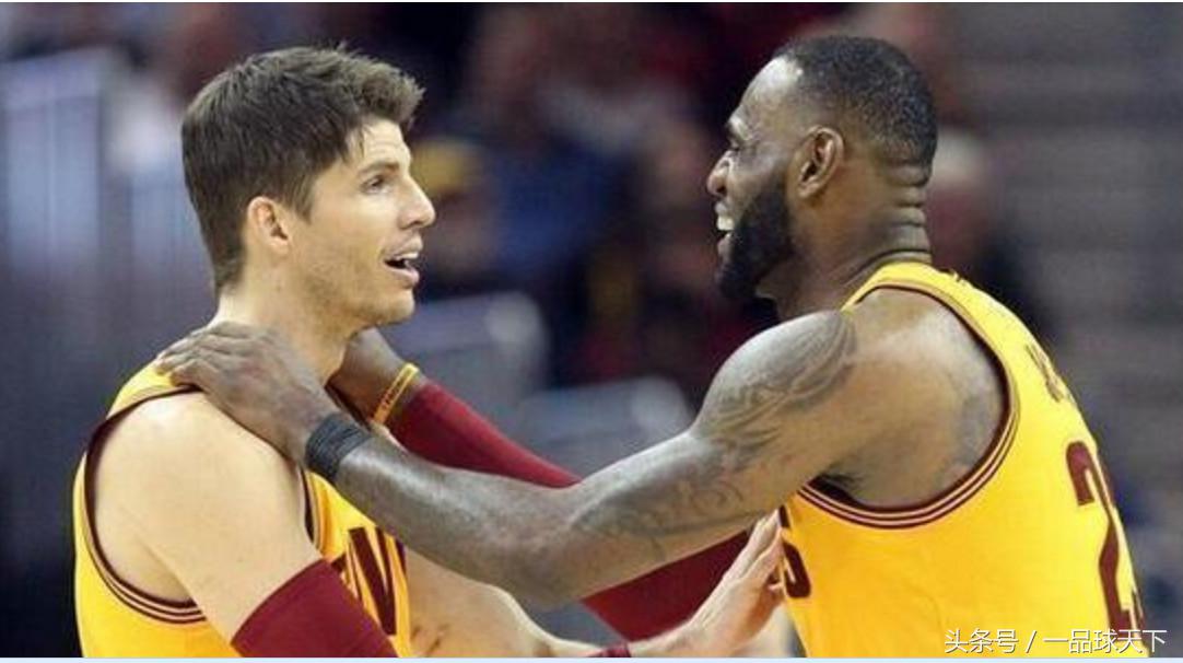 科沃尔倒地扑球,科沃尔接球瞬间