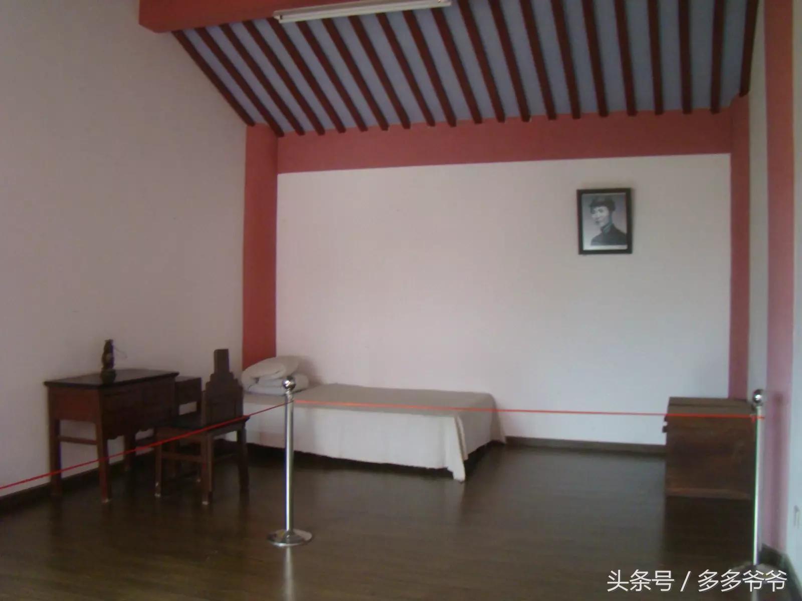 王锡康：我骑长征路纪实D97,沾益县，曲靖市三元宫，馆长赠书，马龙县