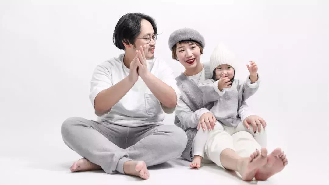 不去影楼自己怎么拍好全家福,自己怎么拍出不露脸的全身照