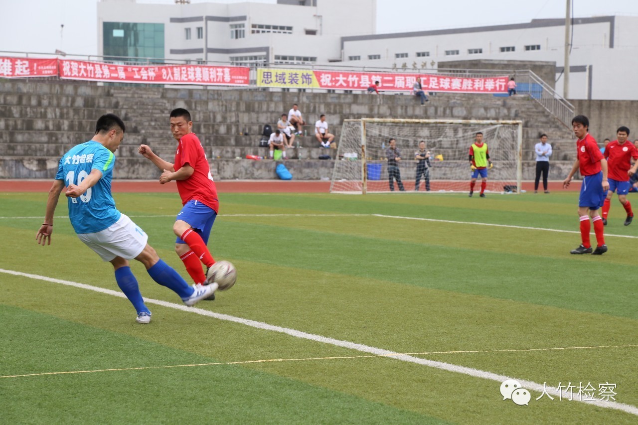 第35期图说：检察官“男神”----足球场上的英姿