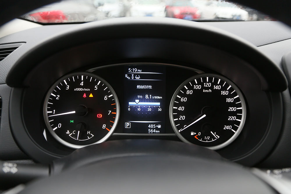 大飙车日产骐达试驾视频,东风日产骐达试车