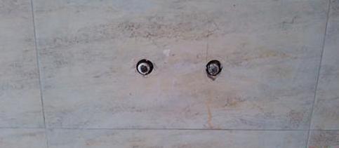 如何在墙上打孔不掉墙皮,装修铲房顶墙皮最快的方法