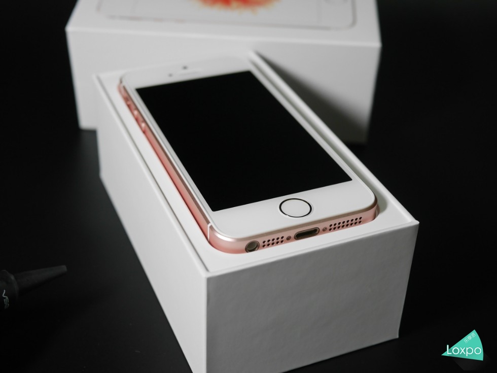 iPhoneSE港版64G玫瑰金开箱+自带吐槽