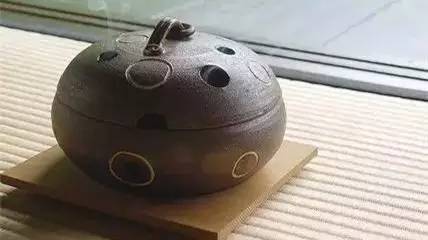 泡过的茶叶有什么妙用和功效,泡过的茶叶有什么功效和作用