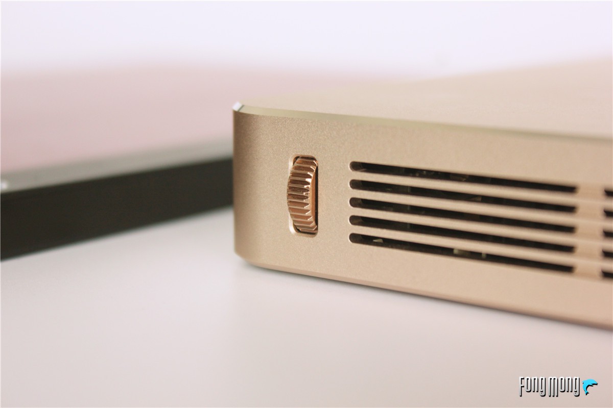 极米z4爵色投影仪是金色的么,极米z4x观影效果怎么样