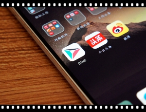 插进手机，收看电视！爱华ITV720DTMB高清电视棒试玩