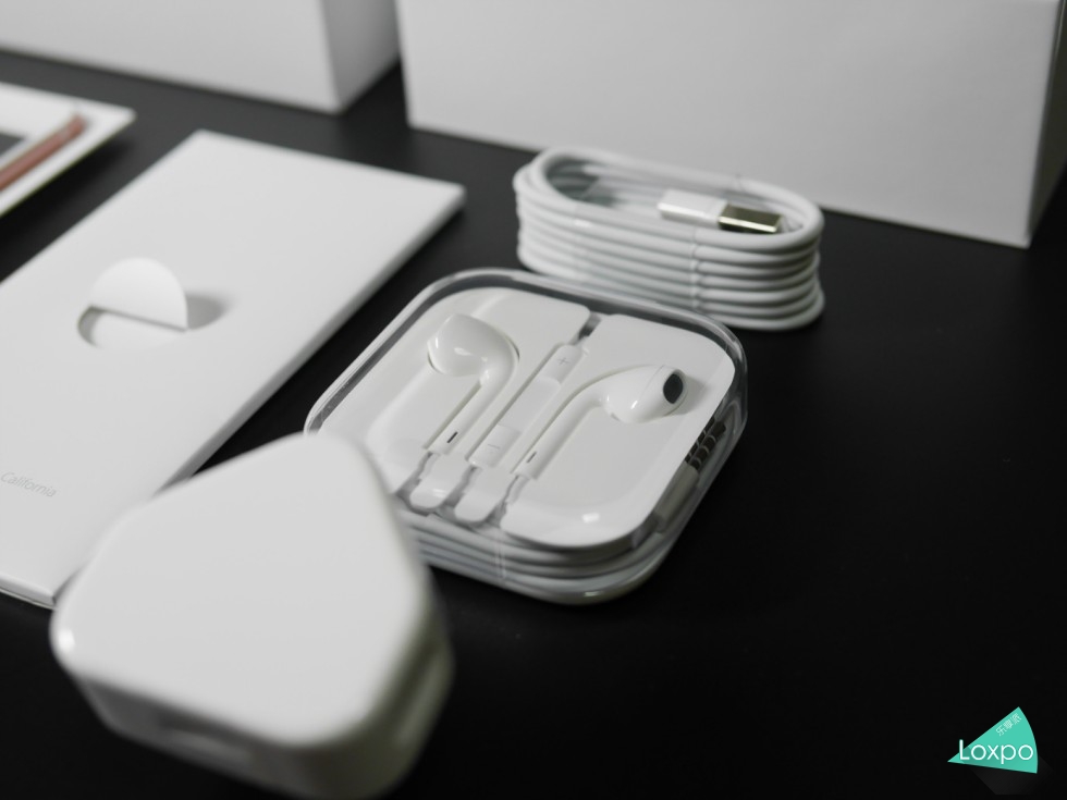 iPhoneSE港版64G玫瑰金开箱+自带吐槽