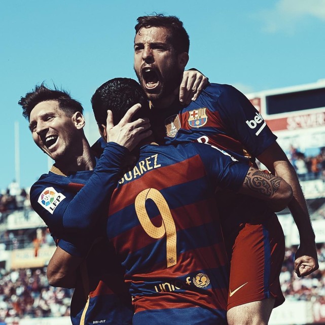 梅西夺得美洲杯c罗夺得欧洲杯,天下足球梅西五夺金球奖完整版