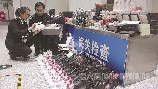 在国外海关东西被扣,华人回国被海关扣下