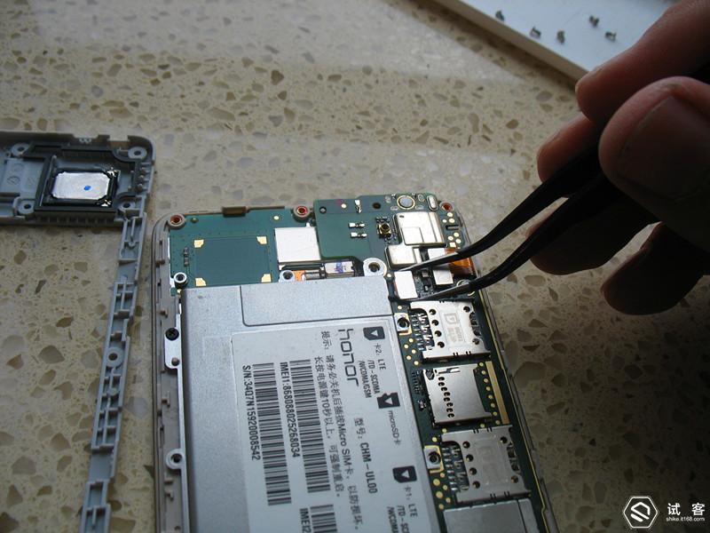 大吉大利今晚给手机更换电池！