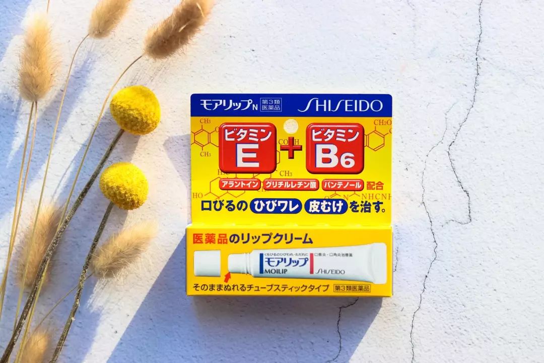 男士嘴唇干裂脱皮怎么回事,男士嘴唇干裂脱皮怎么办