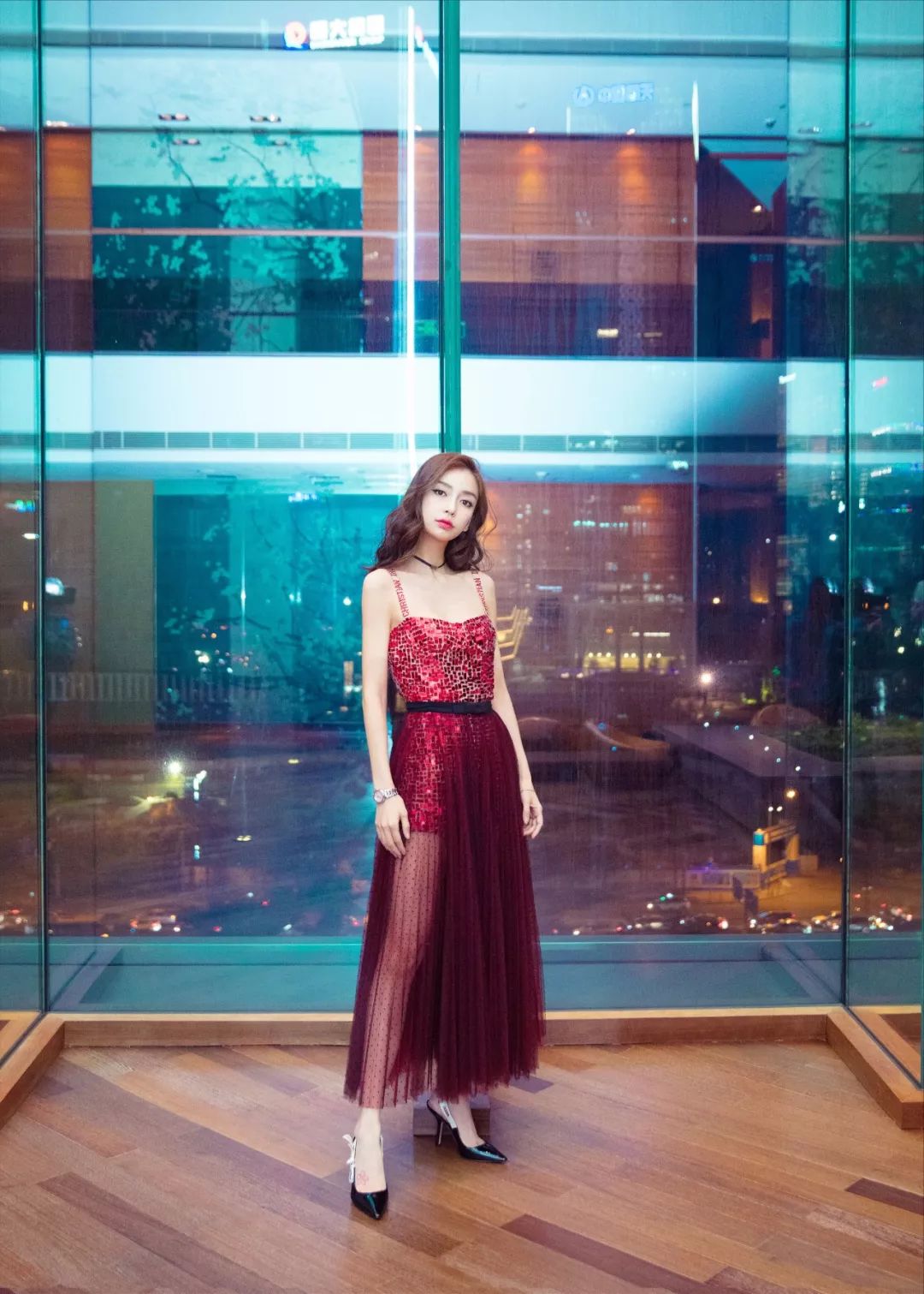 岁末趴体有点多，我该穿什么碾压全场？