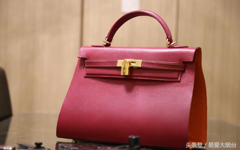 男子自制奢侈品送老婆,男子送老婆万元包包