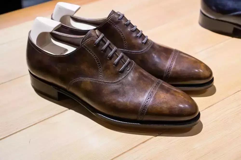 雨天皮鞋湿了怎么补救,小西装起皱什么小技巧解决