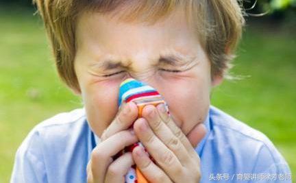 宝宝一直打喷嚏就是感冒了吗,宝宝打喷嚏又不冷怎么回事