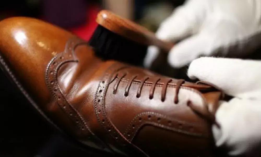 雨天皮鞋湿了怎么补救,小西装起皱什么小技巧解决