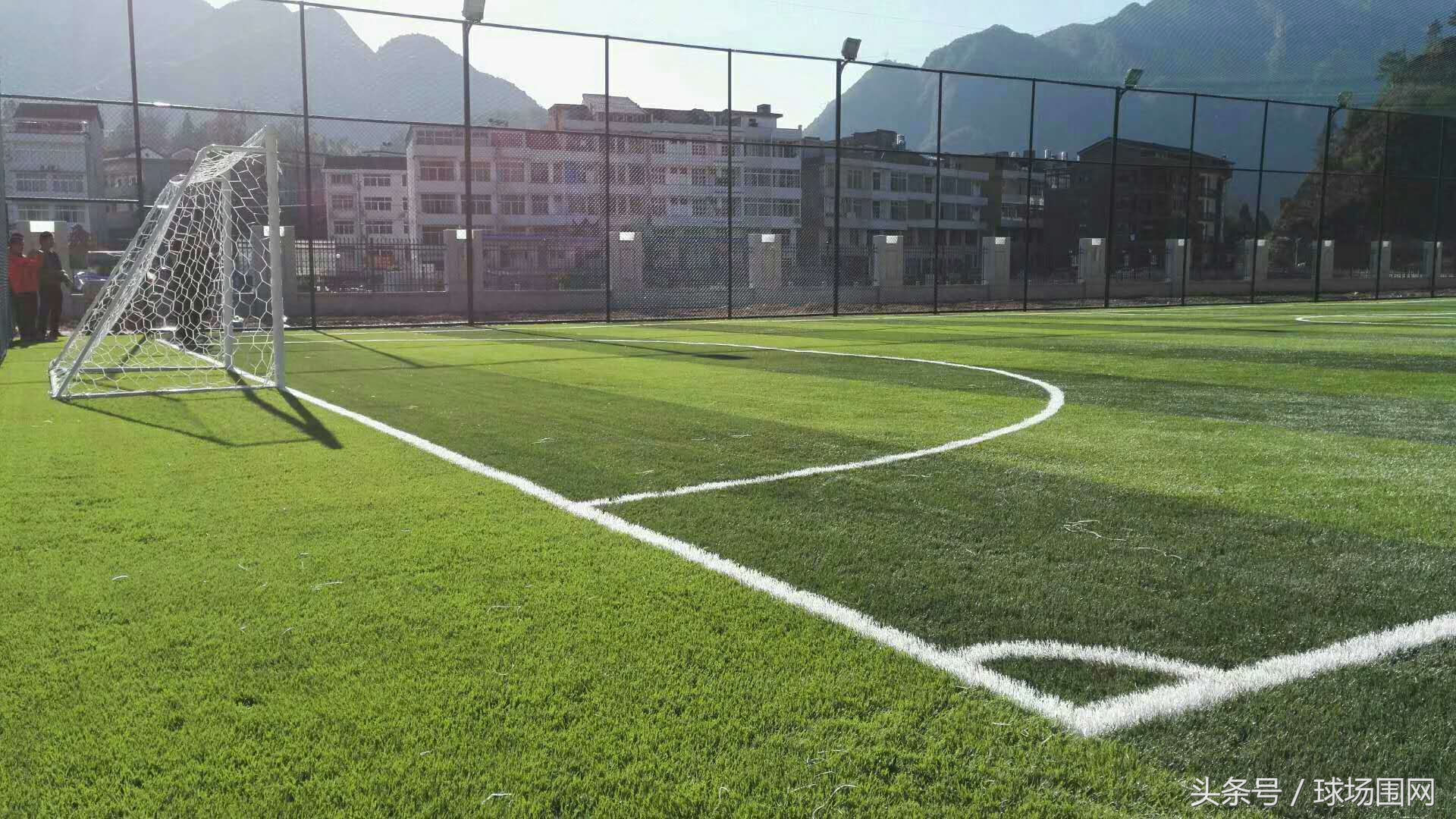 笼式足球场地球场围网规格齐全,笼式足球场围网安装价格