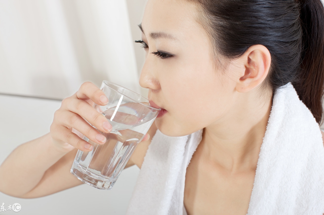 被开水烫伤怎么办最快最有效止疼,被开水烫伤应该怎么缓解