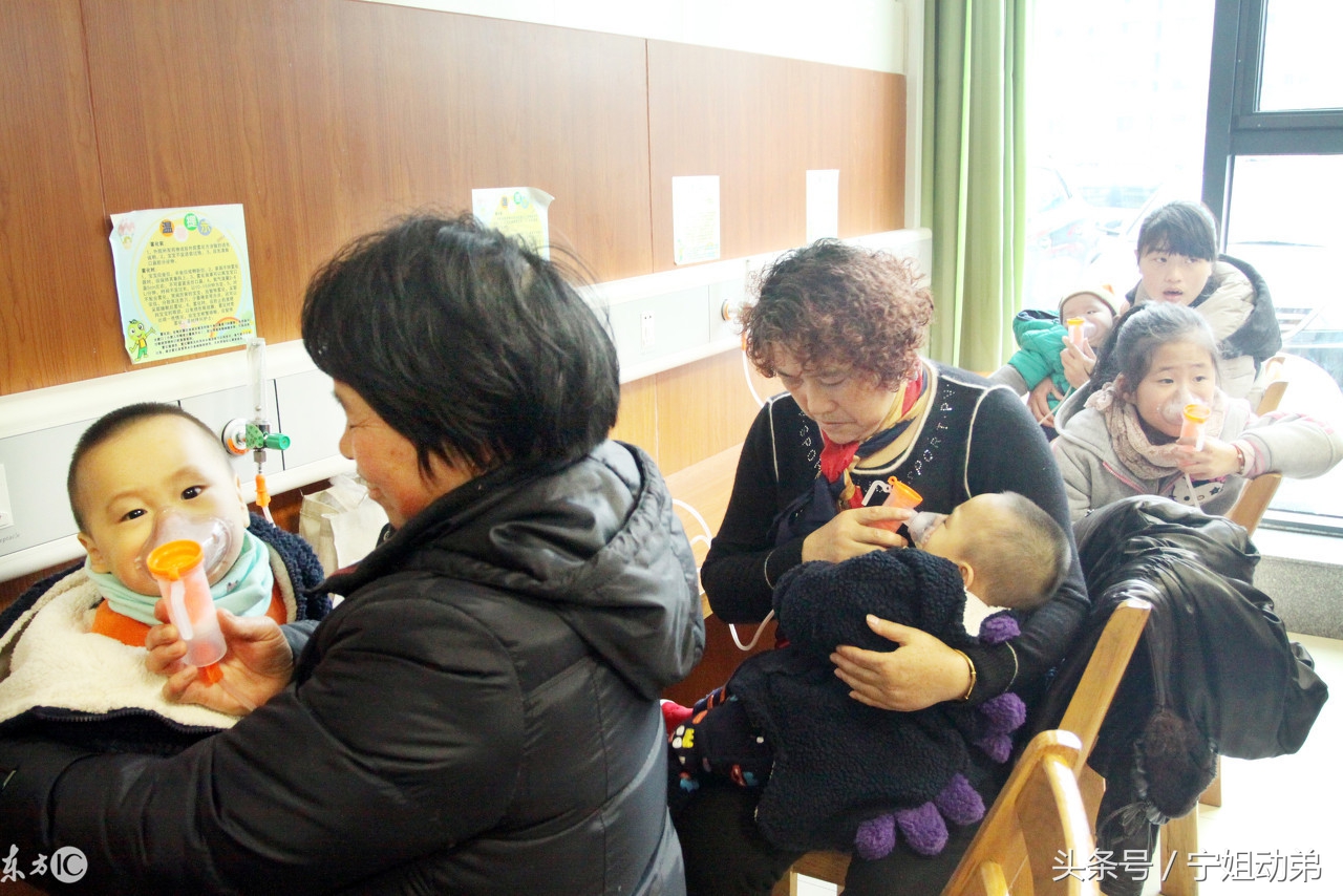 宝宝发烧38.2度睡觉老吓醒,宝宝高烧39度家人反应