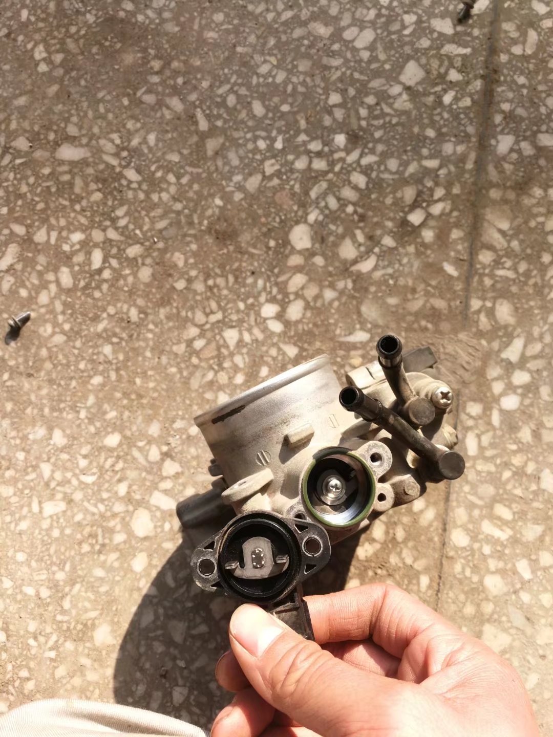 现代领翔发动机怠速不稳，行车时熄火，换一个配件解决两个问题