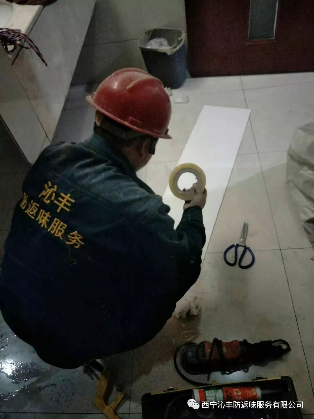 防溢水洗脸盆有异味怎么处理,面盆溢水孔如何防臭