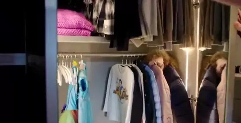 衣帽间比商场还大的亿万富豪，竟然跟我用同款？