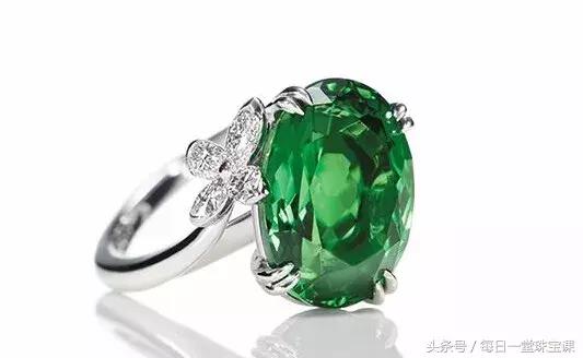 女人过了30这三种首饰不要戴,女人过了30岁必须投资的4样东西